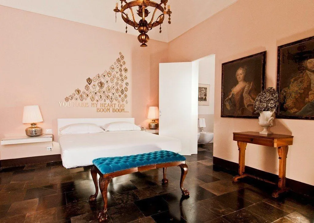 Room, Asmundo Di Gisira, Catania