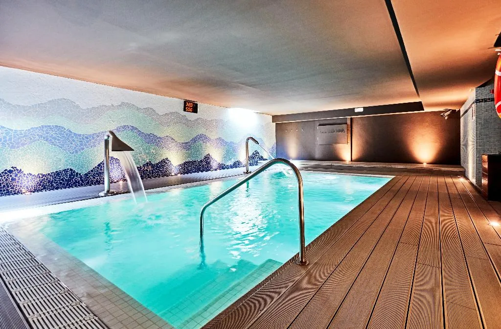 Sports and Entertainment, Prestige Victoria, Costa Brava