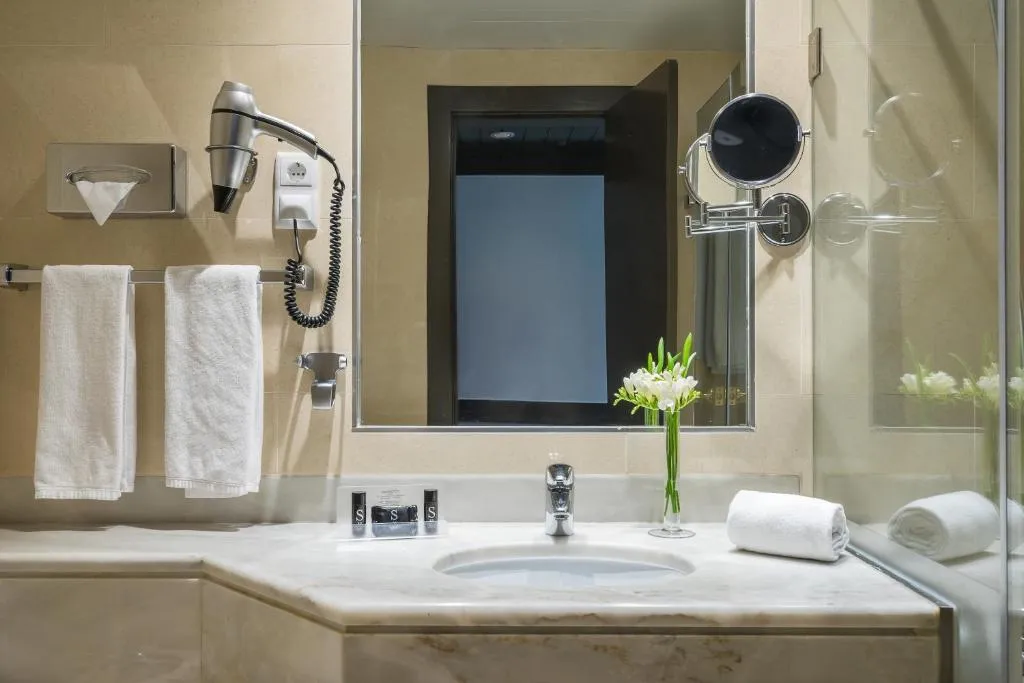 TWIN PREMIUM Room, HF Fenix Lisboa, Lisbon