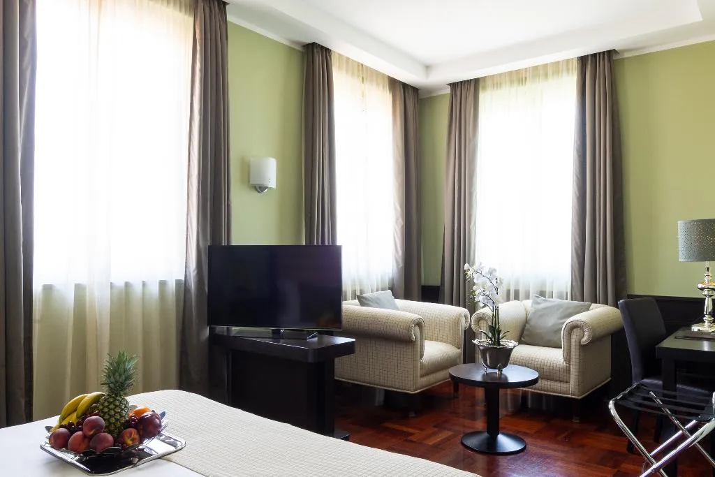 JUNIOR SUITE STANDARD Room, Silver, Milan