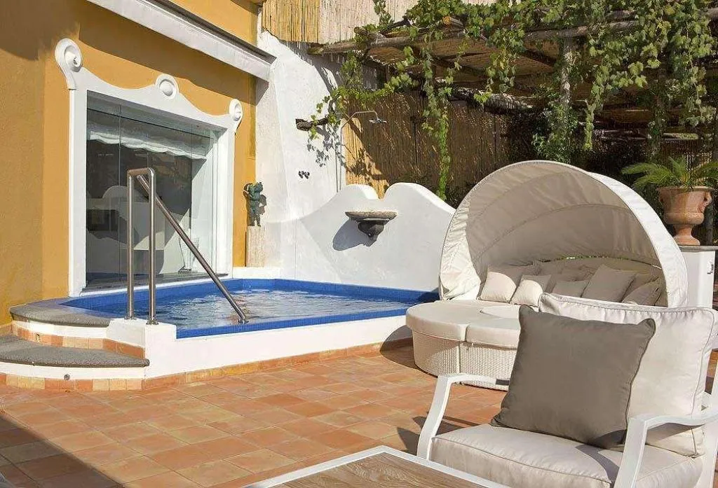 Pool, Covo dei Saraceni, Naples