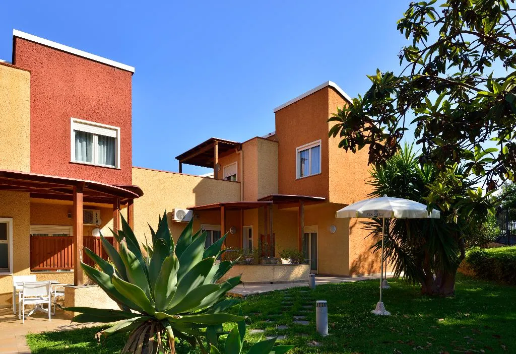 VILLA CAPACITY 3 Room, UNA HOTELS Naxos Beach Sicilia, Catania