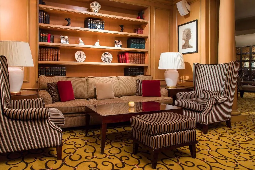 Bar, Kempinski Nile Hotel Garden City Cairo, Cairo