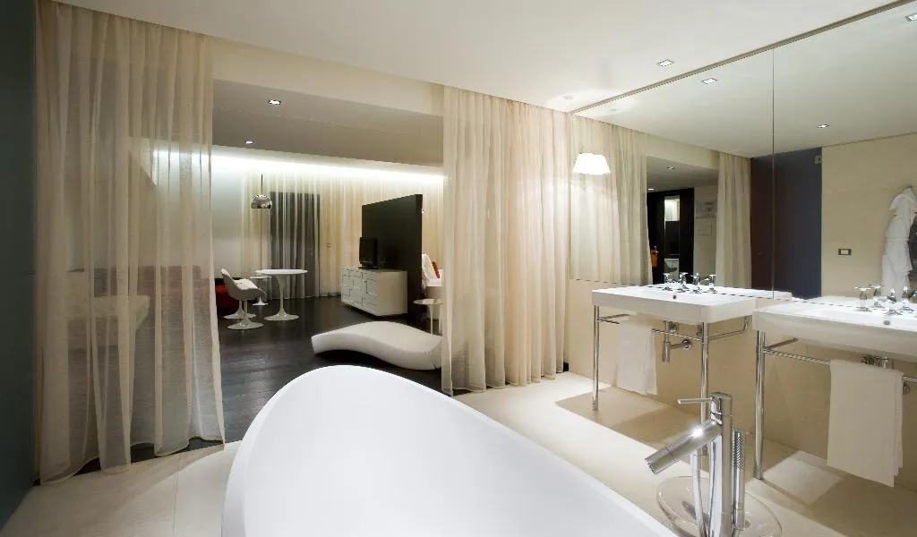 JUNIOR SUITE STANDARD Room, nhow Milano, Milan