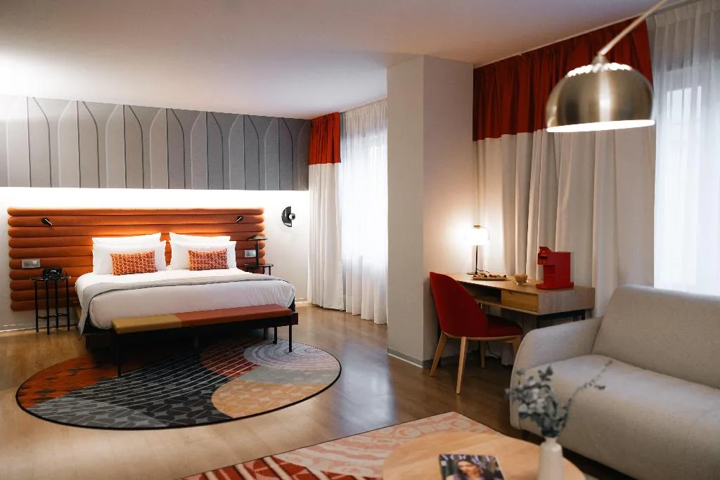 SUITE KING SIZE BED Room, Hotel Indigo Barcelona Plaza Espana, Barcelona
