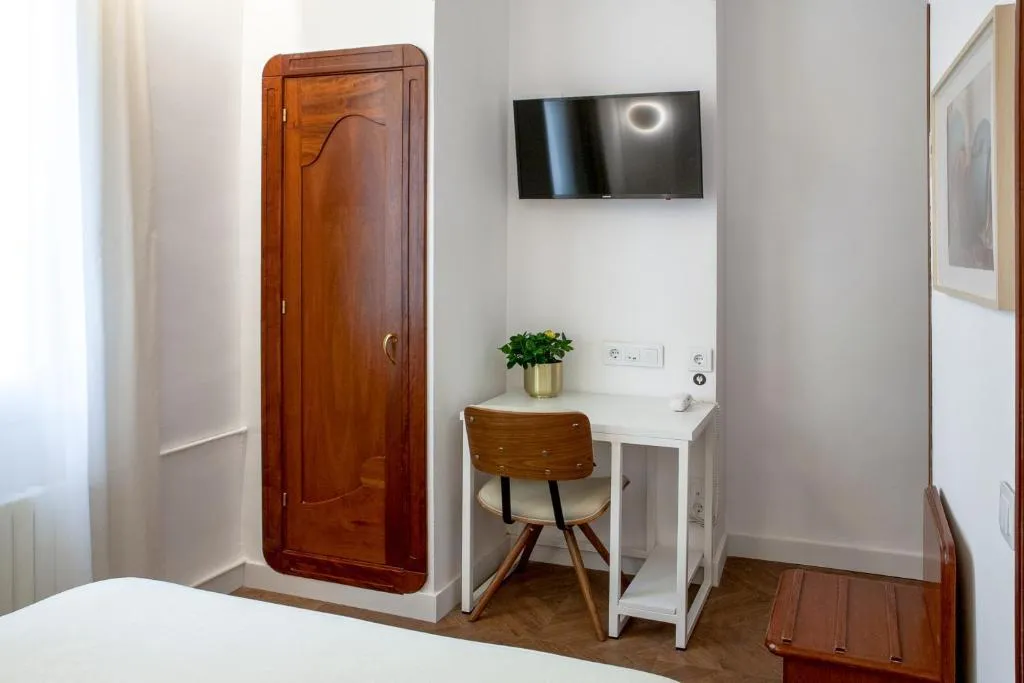 SINGLE STANDARD Room, Gaudi, Barcelona