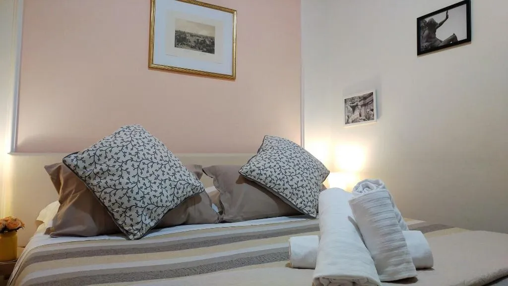 Room, Dreaming Navona Rooms, Rome