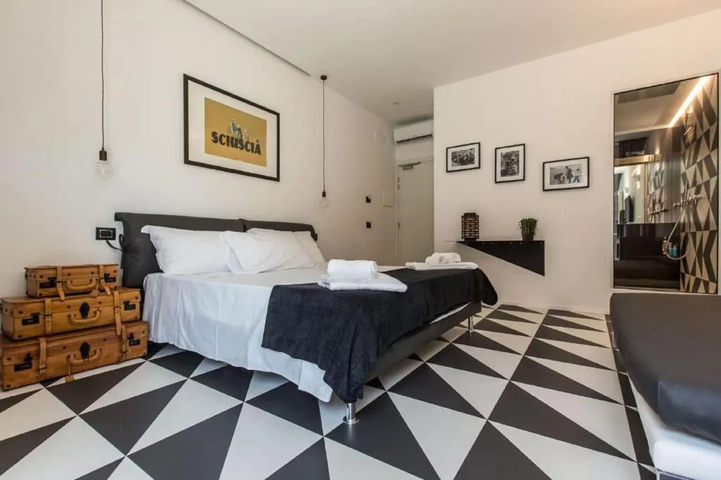 Room, The Boutique Napoli Suite, Naples