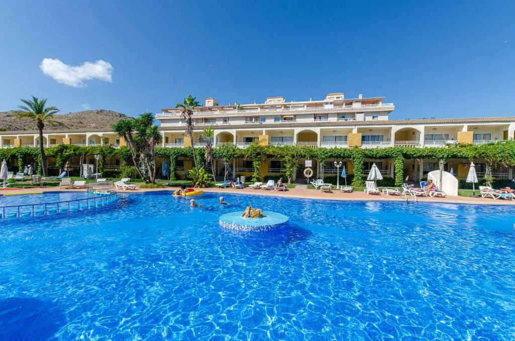 Pool, Mariner Club Apartments, Majorca