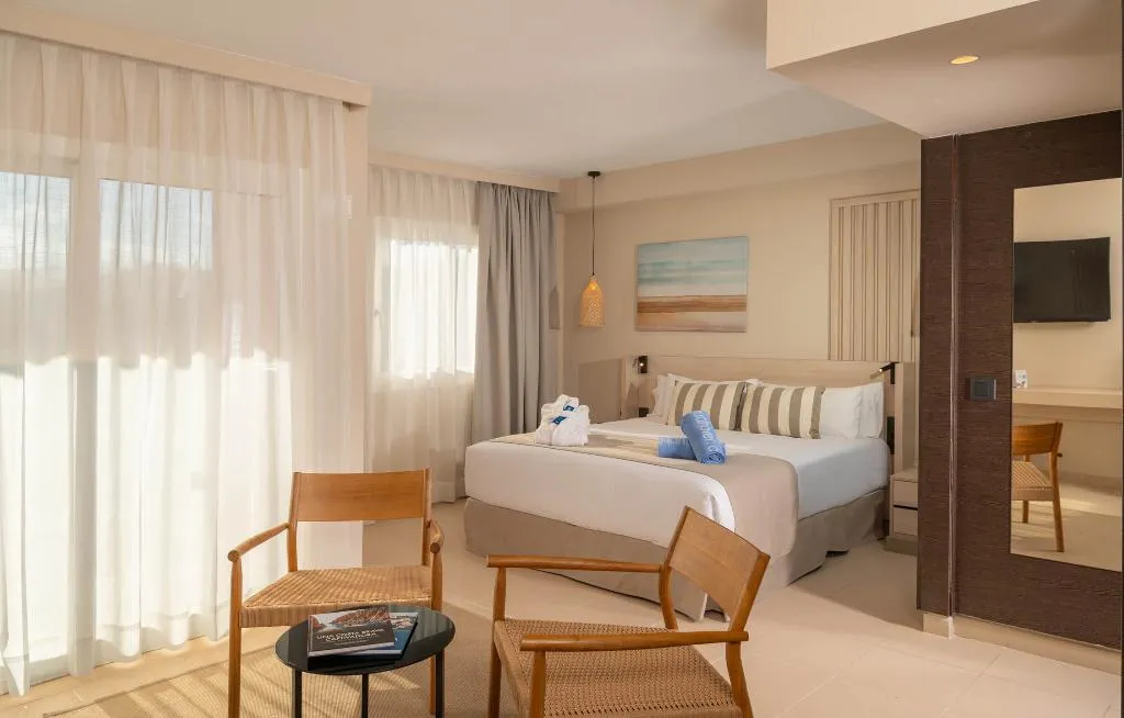 JUNIOR SUITE PREMIUM Room, AQUA Hotel The Breeze & Spa - Adults Only +18, Costa Brava
