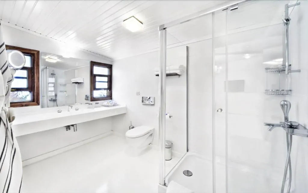 Room, Sabrina's Haus, Dalaman