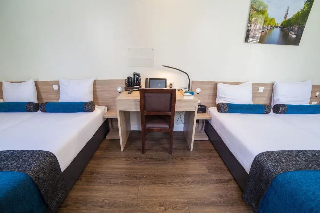 QUADRUPLE STANDARD Room, Hotel Library Amsterdam, Amsterdam