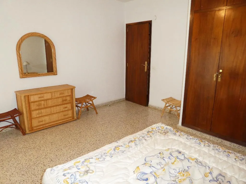 APARTMENT CAPACITY 8 THREE BEDROOMS Room, Apartamentos Gandía Primera Línea de Playa 3000, Valencia