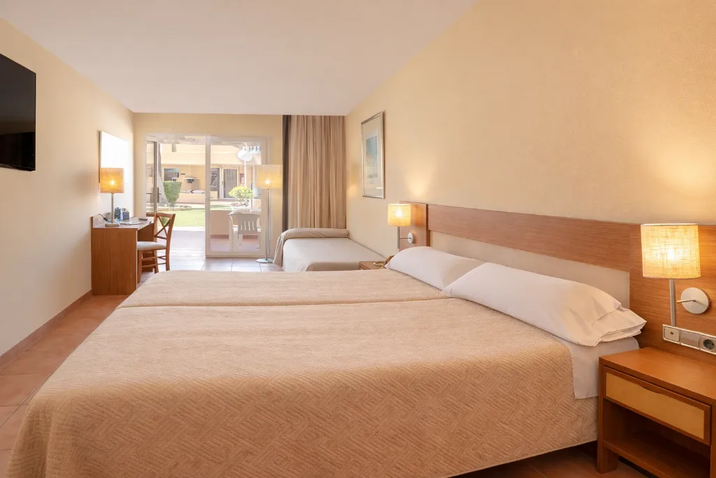 FAMILY ROOM STANDARD Room, RH Casablanca Suites, Valencia