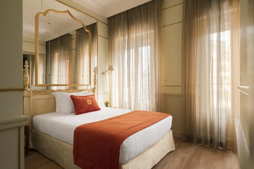 Room, Degli Aranci, Rome