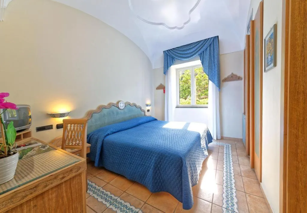 Room, Punta Imperatore, Naples
