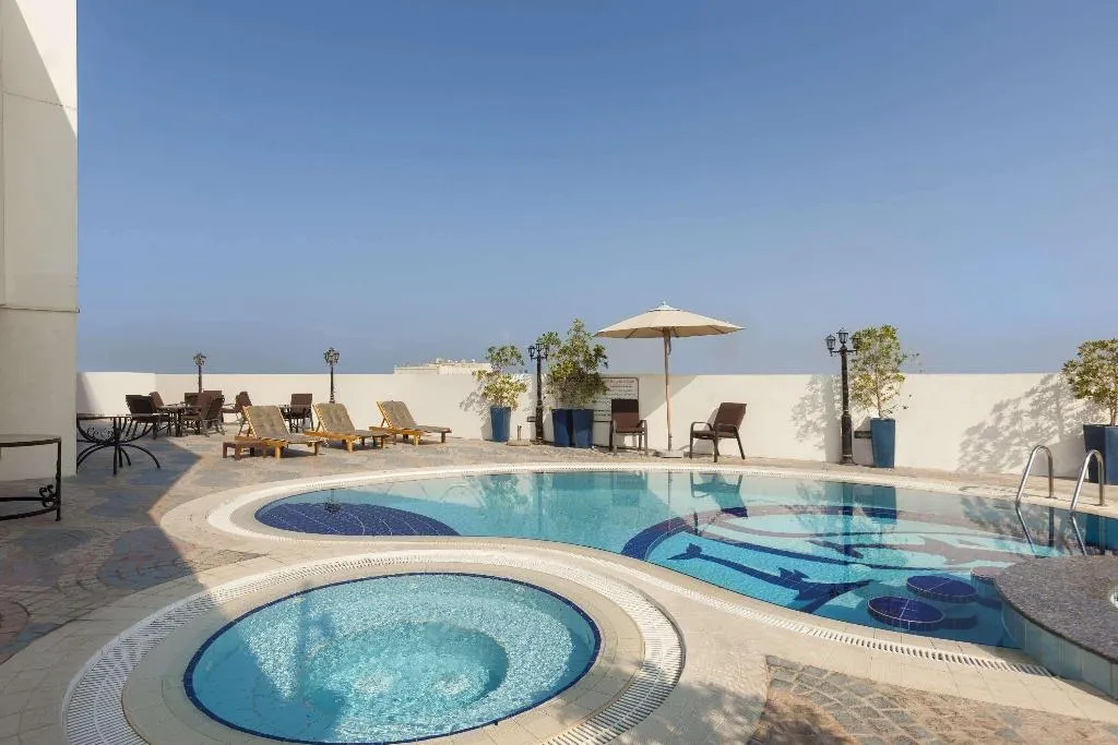 Pool, Howard Johnson Bur Dubai, Dubai