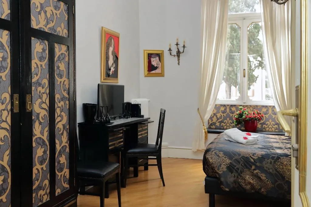Room, Domus Monamì Luxury Suites, Rome