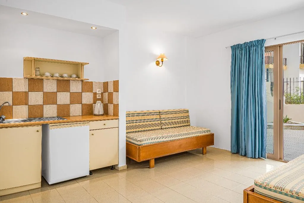 FAMILY ROOM GARDEN VIEW Room, Creta Verano, Crete
