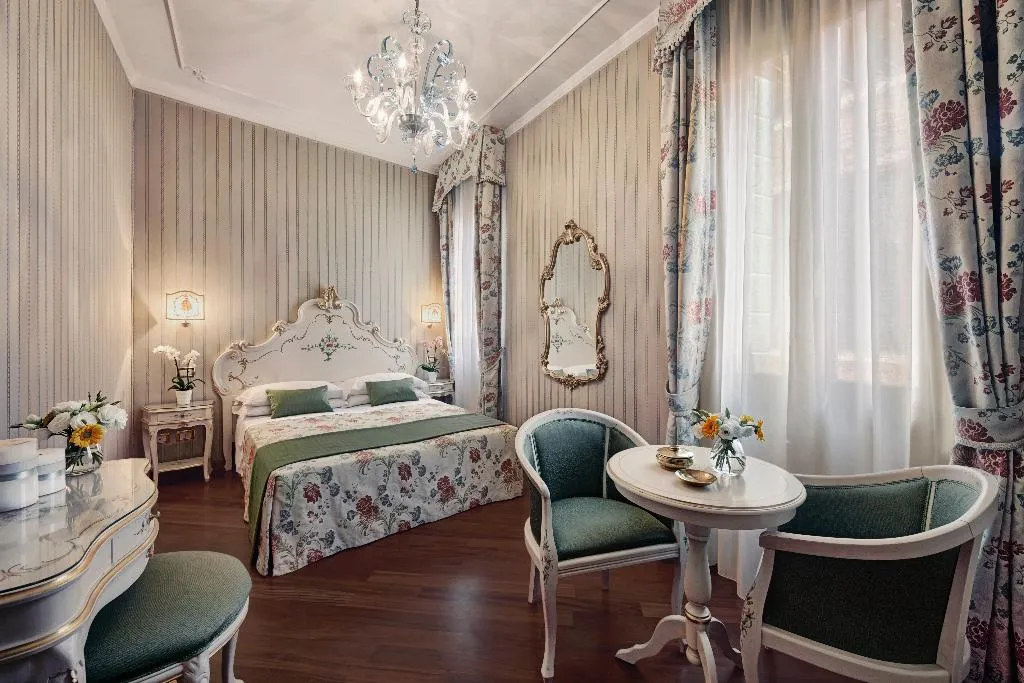 QUADRUPLE STANDARD Room, Antica Locanda Al Gambero, Venice