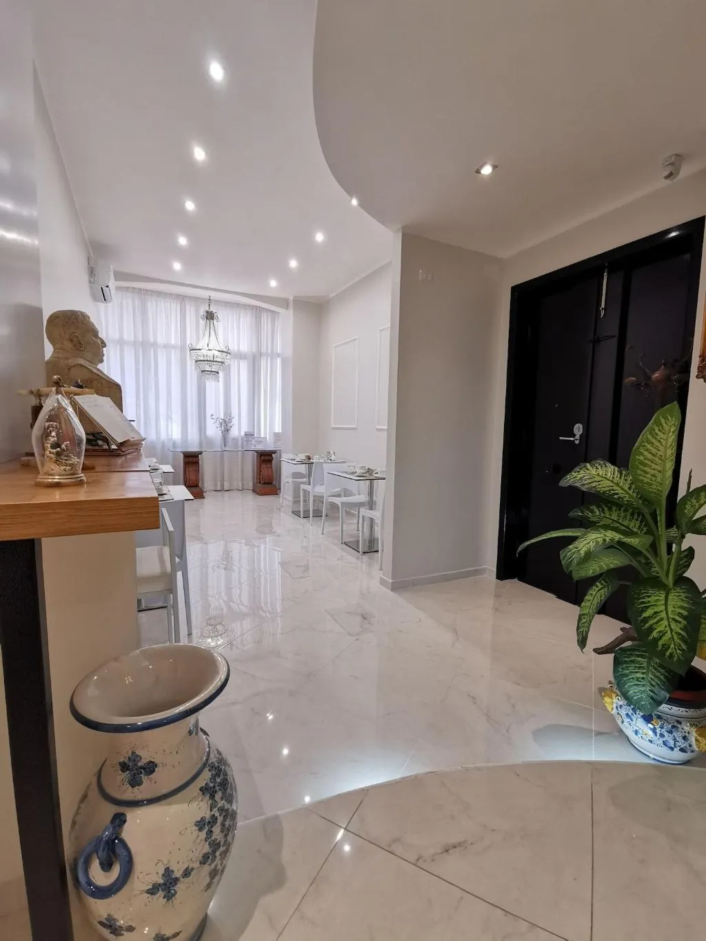 Lobby, Residenza Borbonica, Naples