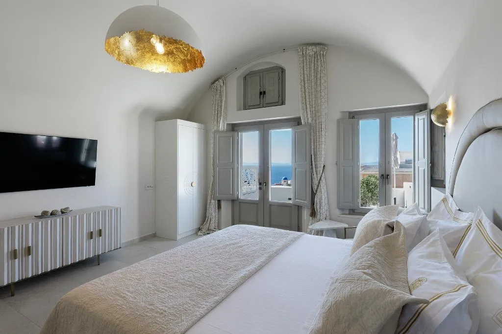 SUITE OCEAN VIEW HONEYMOON Room, La Madeleine Oia, Santorini