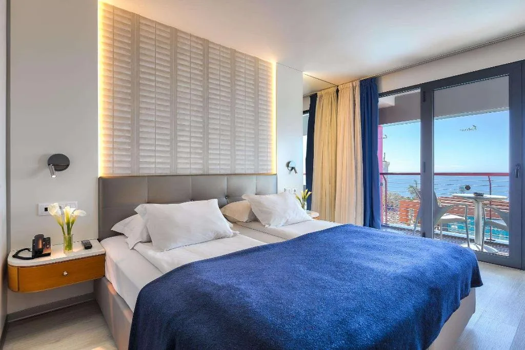 Room, The Views Monumental, Madeira