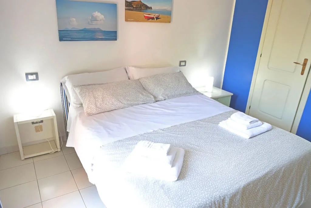 VILLA WITH PRIVATE POOL Room, Portorosa Residence, Catania