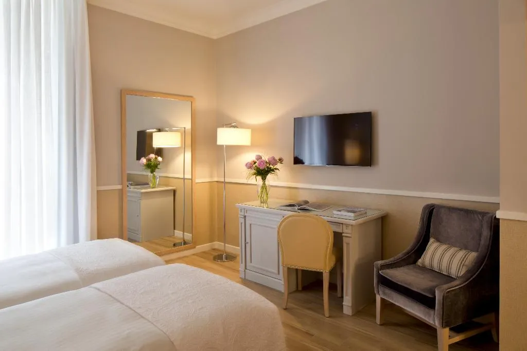FAMILY ROOM CONNECTING ROOM Room, Starhotels Terminus, Naples