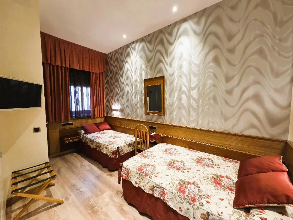 TWIN STANDARD Room, Hostal Hispano-Argentino Gran Via, Madrid