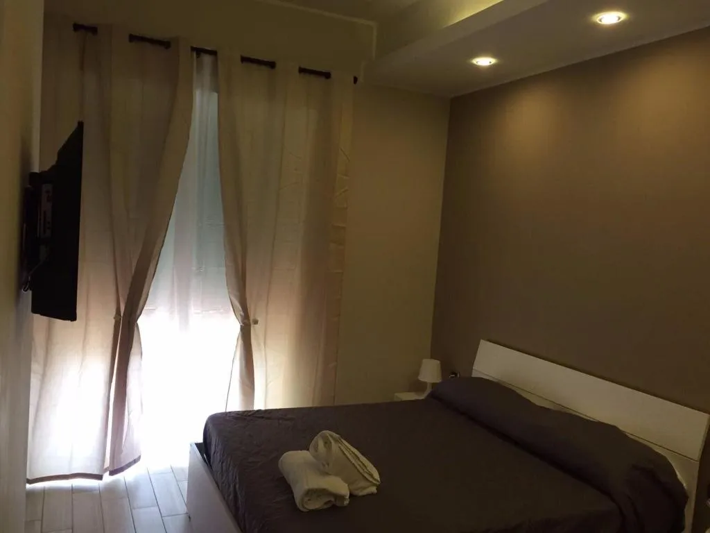 Room, B B Metropolitan, Naples