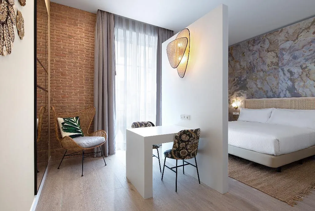 DOUBLE DELUXE KING BED Room, Atocha Hotel Madrid, Tapestry Collection by Hilton, Madrid
