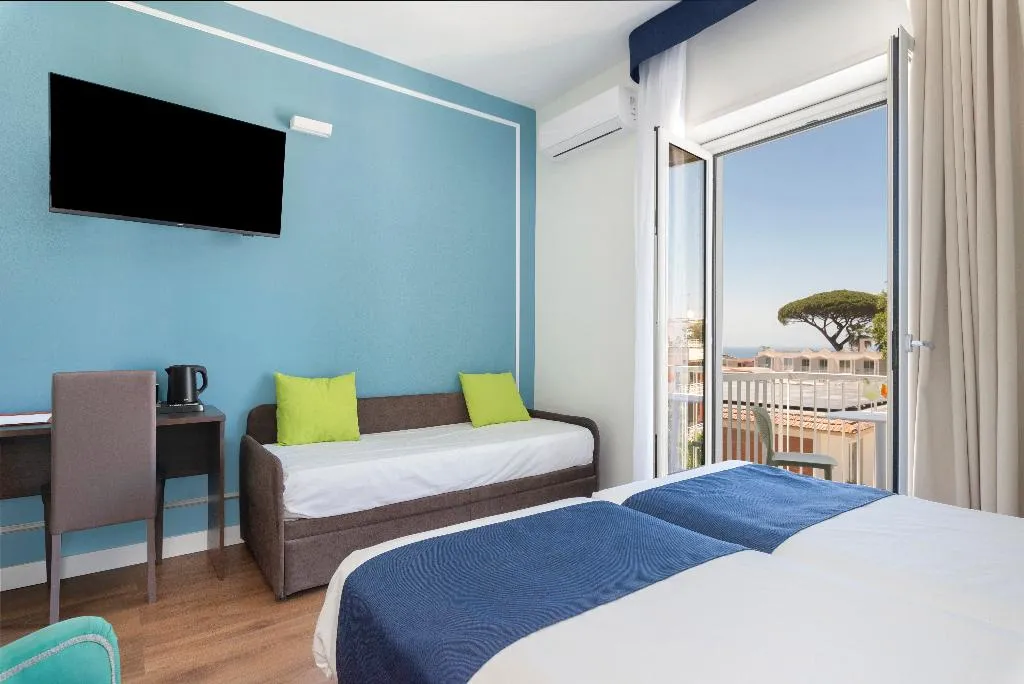 TRIPLE SIDE SEA VIEW WITH BALCONY Room, Hotel La Pergola, Naples