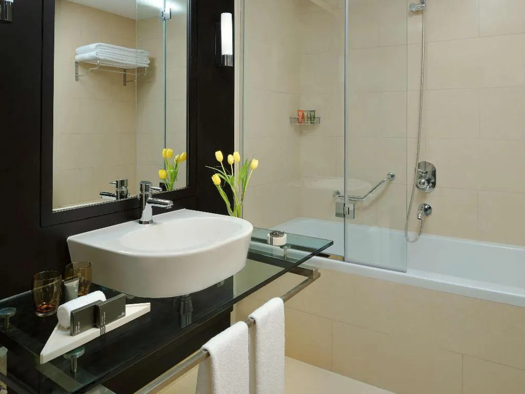 Room PREMIUM KING BED Room, Movenpick Hotel Jumeirah Lakes Towers, Dubai