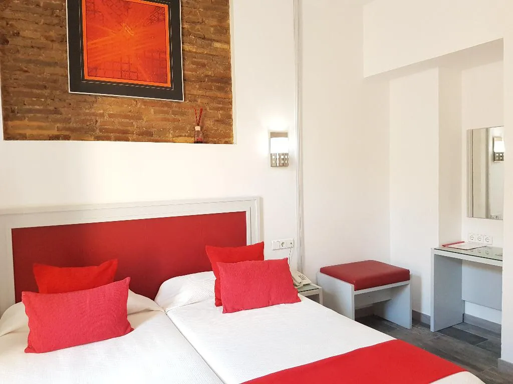 Double or Twin SUPERIOR Room, Hotel y Apartamentos Doña Lola, Seville
