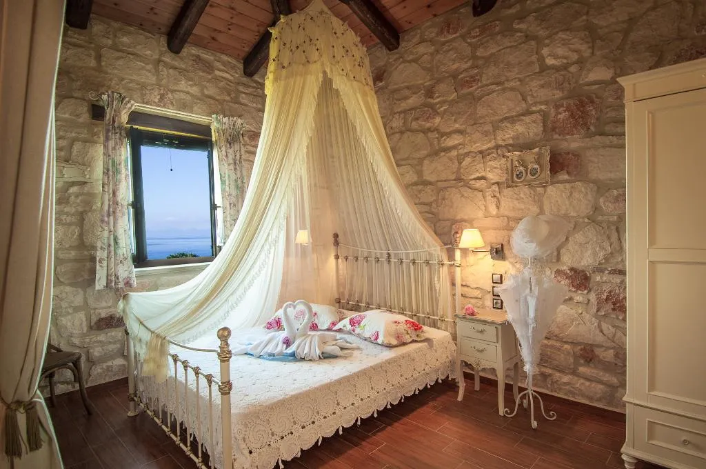 Room, Kavos Psarou Villas, Zante