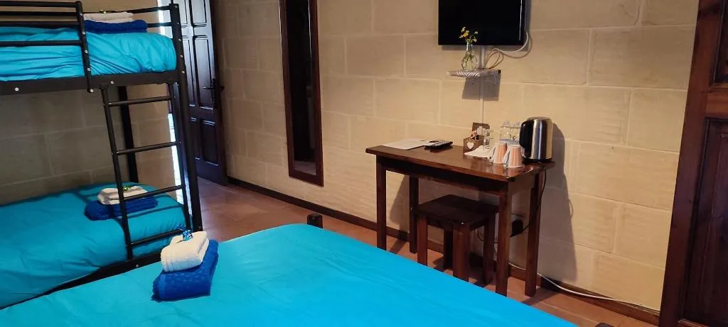 Room, Grotto's Paradise B&B, Gozo