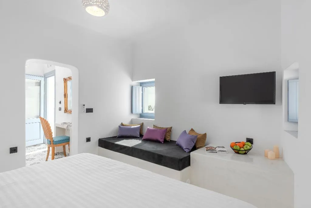 SUITE WITH JACUZZI Room, Sole D'Oro Luxury Suites, Santorini