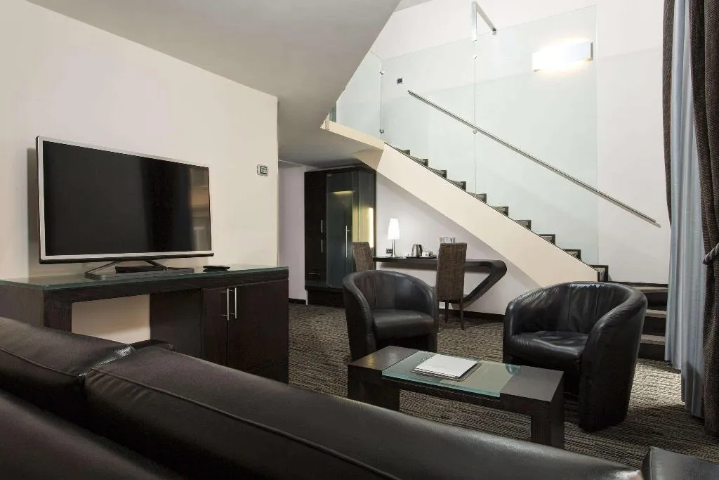 JUNIOR SUITE KING SIZE BED Room, Best Western Plus Hotel Universo, Rome