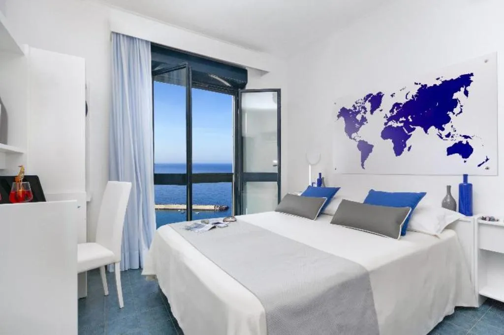 TWIN SUPERIOR SEA VIEW Room, Panorama Palace, Naples