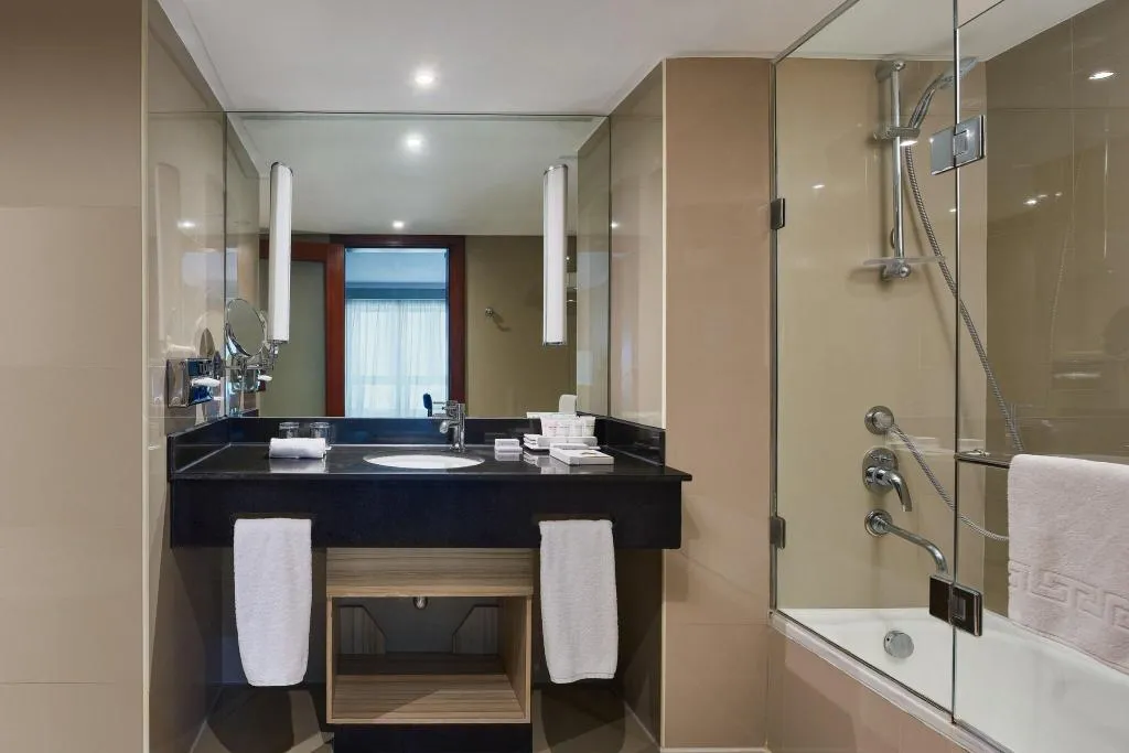 JUNIOR SUITE KING SIZE BED Room, Radisson Blu Cairo Heliopolis, Cairo