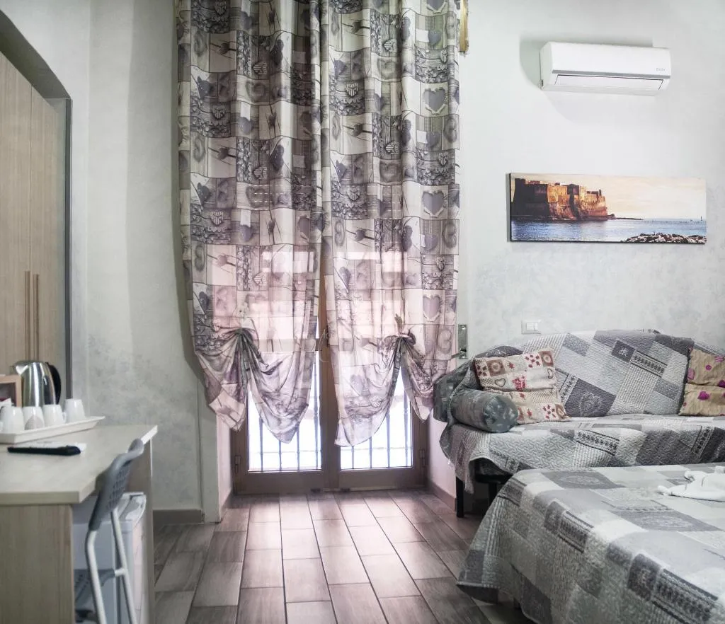 Room, B&B Viva Napoli, Naples