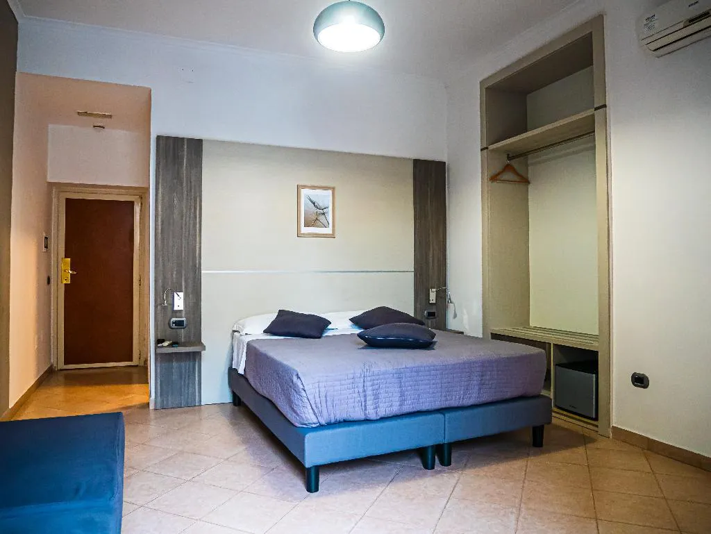 TRIPLE STANDARD Room, San Marco, Naples