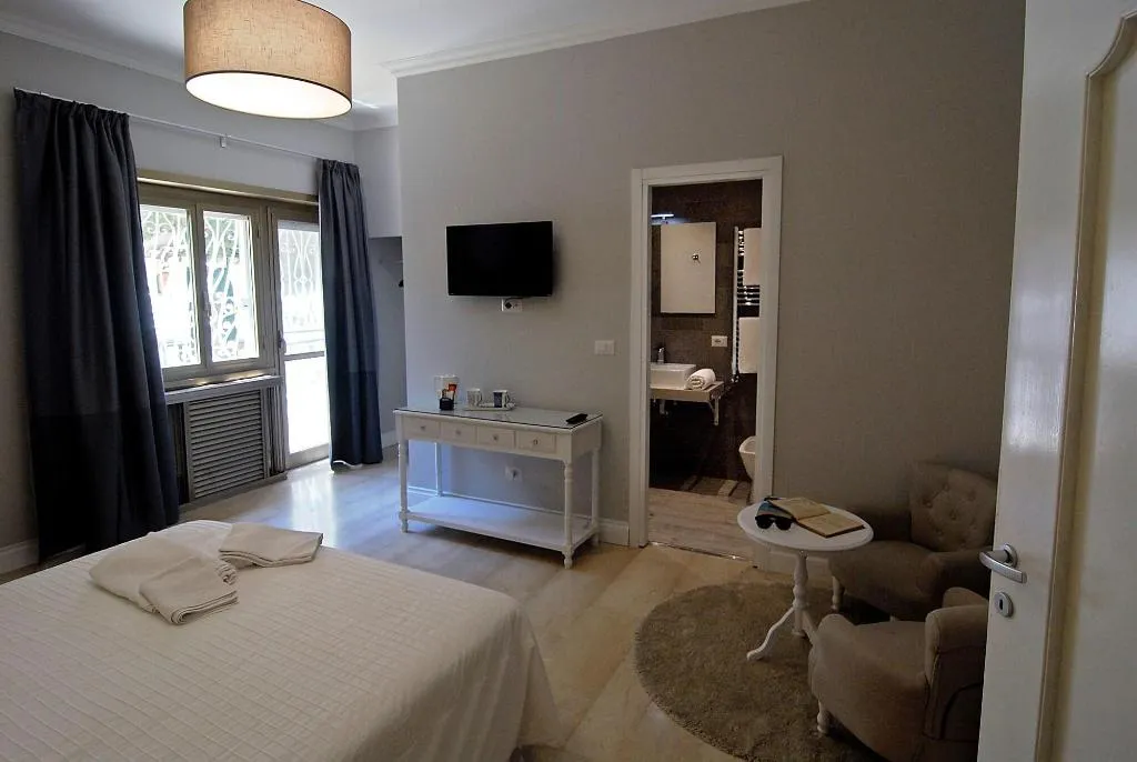 Room, Tiburtina Garden, Rome