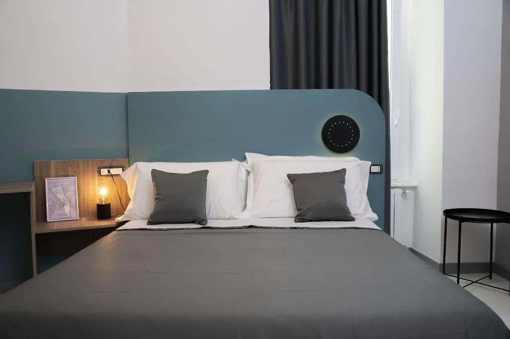 Room, Rettifilo 311, Naples