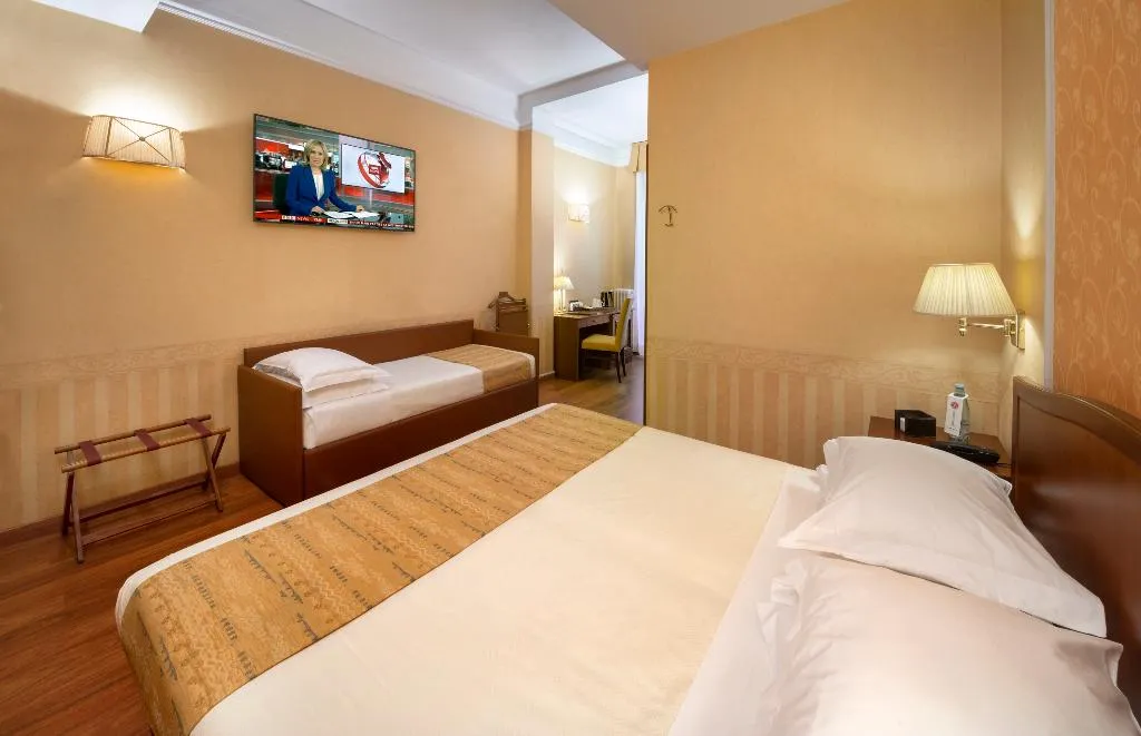 TRIPLE STANDARD Room, Lancaster Hotel, Milan