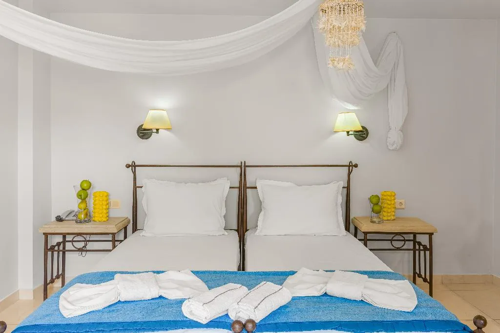 STUDIO ECONOMY Room, Golden Bay Apartments-Garden Haven, Crete