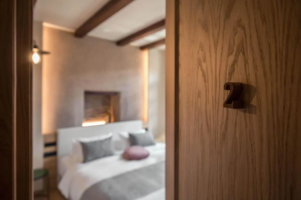 Room, J&G Suites, Crete