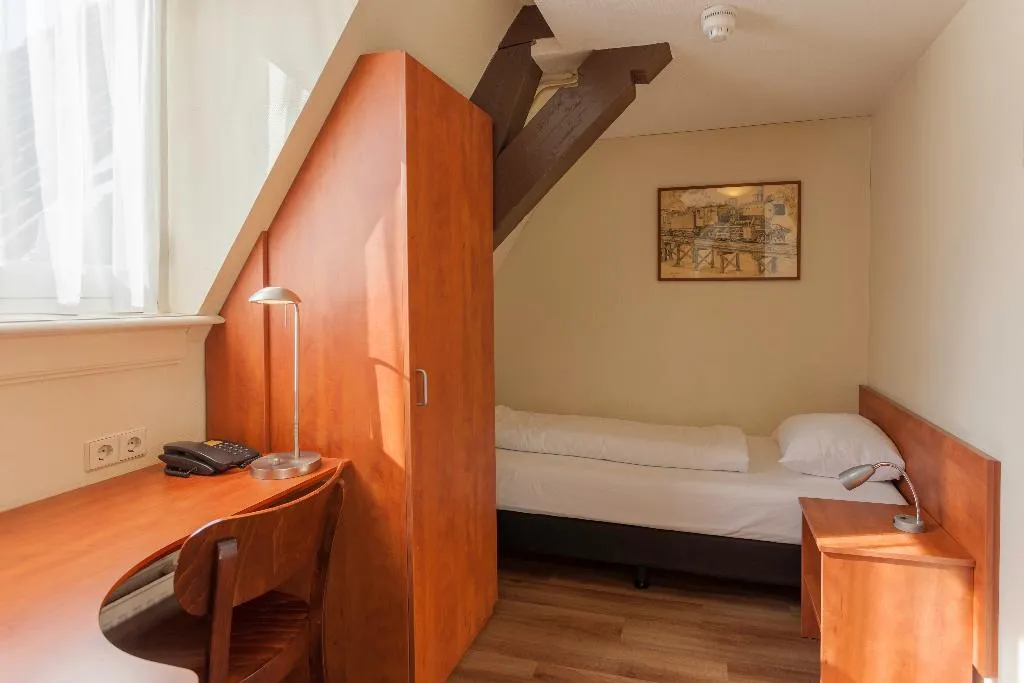 SINGLE STANDARD Room, A-train, Amsterdam