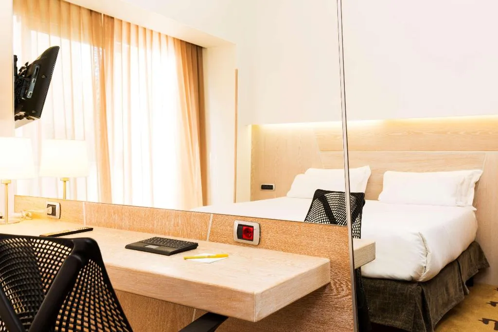 FAMILY ROOM CONNECTING ROOM Room, Hilton Garden Inn Rome Claridge, Rome